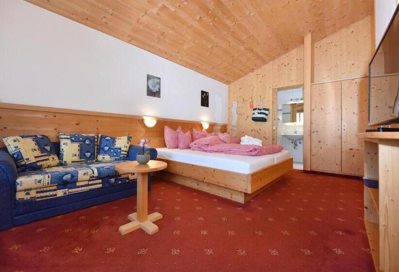 舒适三人间, Vallüla