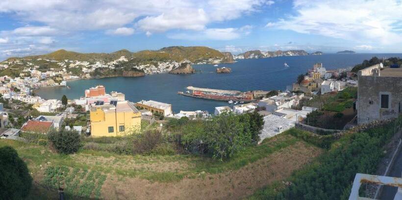 オーシャンビュースタンダードルーム, Villa Adele Ponza