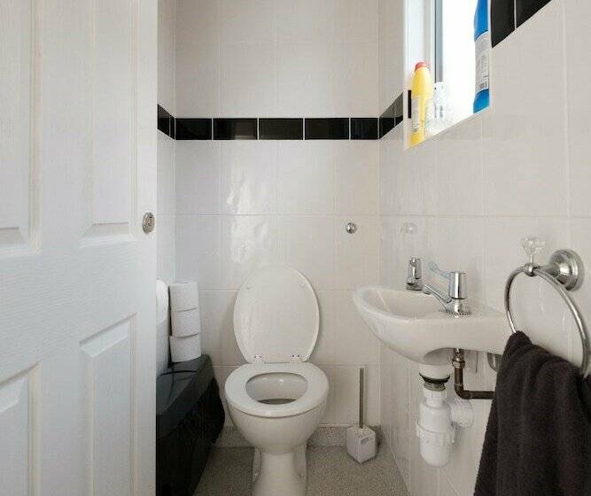 Quarto Estandar Banheiro Compartilhado, The Pickering Park