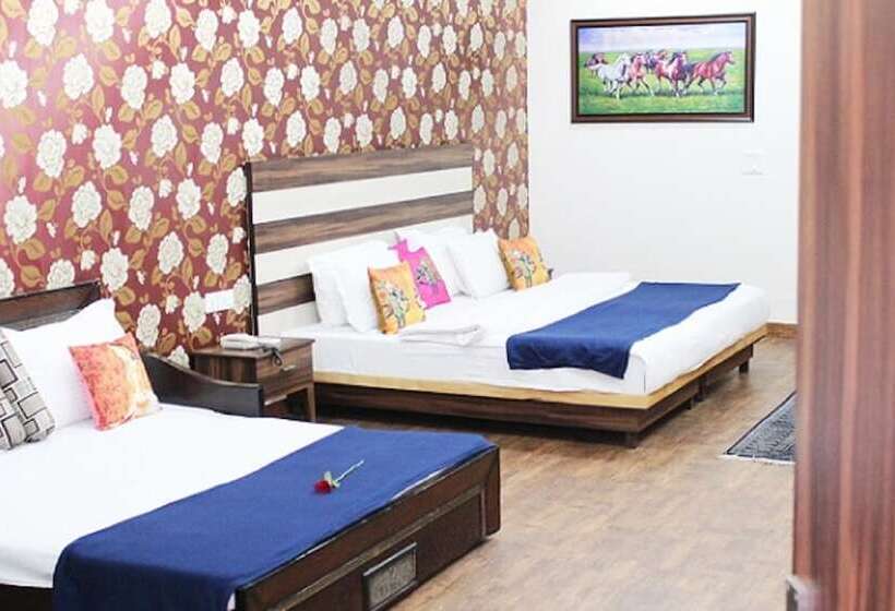 家庭套房, Adhunik Hotel Behror