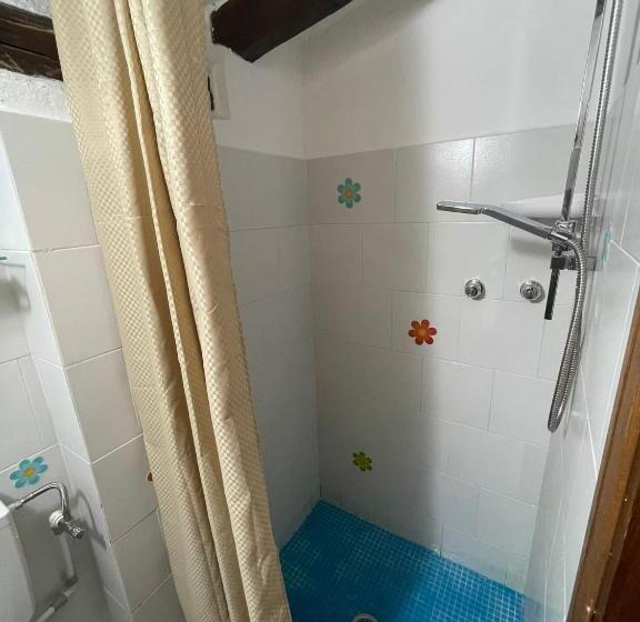 اتاق عادی, La Casa Di Cosa