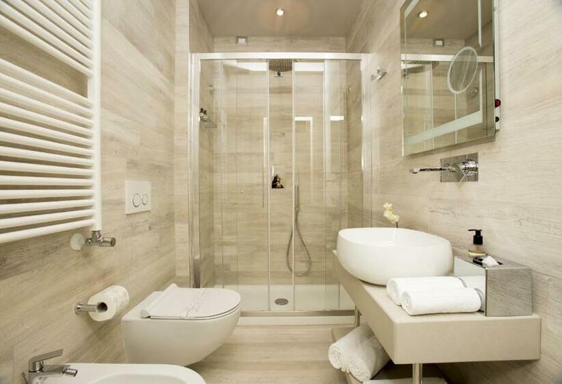 اتاق استاندارد چهارنفره با بالکن, Thebed