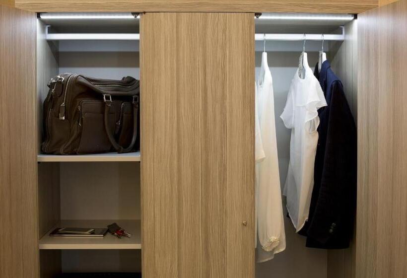 اتاق استاندارد چهارنفره با بالکن, Thebed