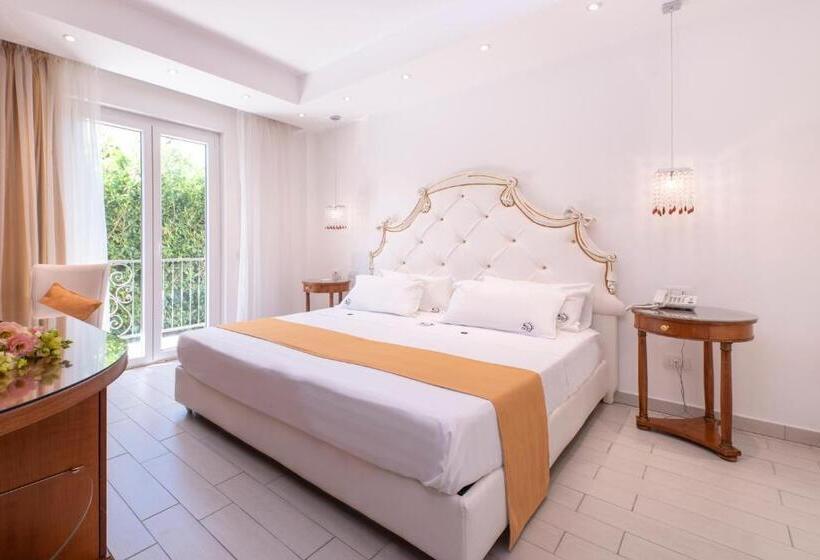 Полулюкс с Балконом, Ludwig Boutique Hotel & Spa