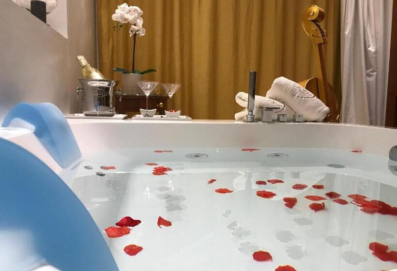 Полулюкс с Балконом, Ludwig Boutique Hotel & Spa