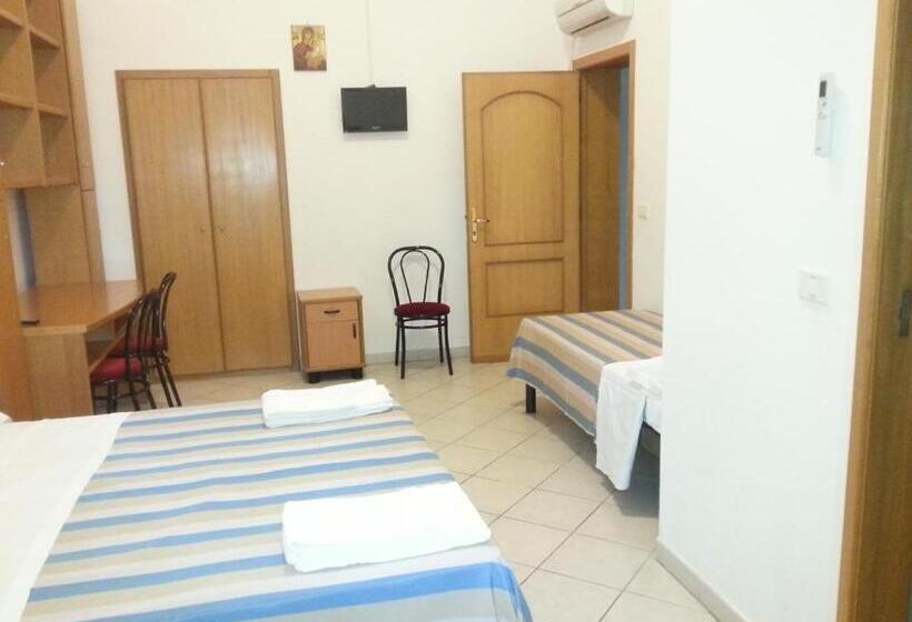 Номер Стандарт Трехместный, Casa Per Ferie Sacro Cuore
