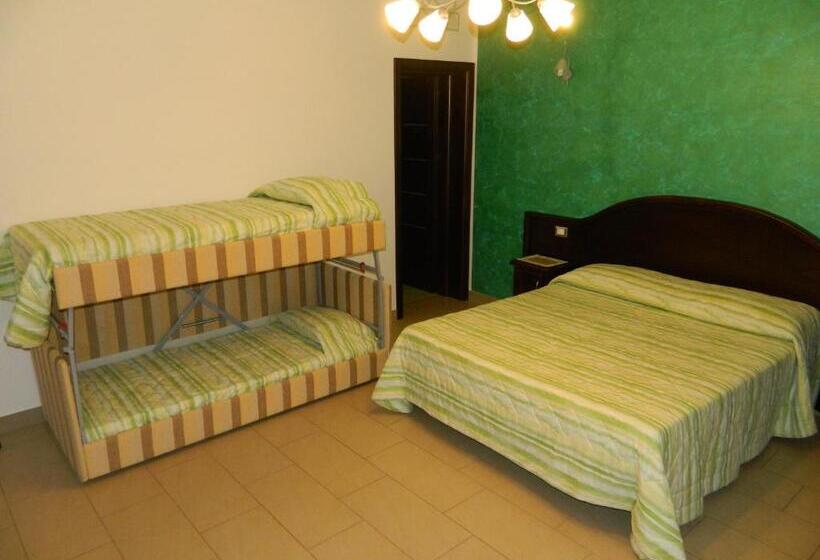 اتاق استاندارد چهارنفره با بالکن, Baia Santa Margherita B&b