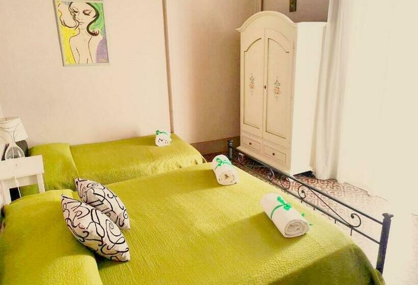 اتاق استاندارد سه نفره, Casa Elide