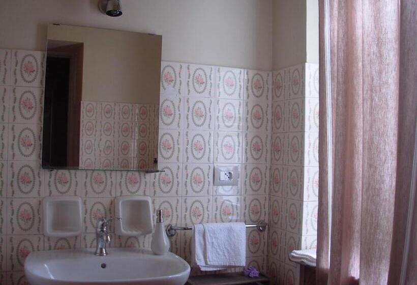 Номер Стандарт Трехместный, B&b Autin