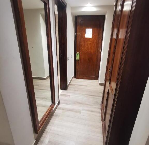 اتاق استاندارد سه نفره, Green Plaza Inn    Business &families Only