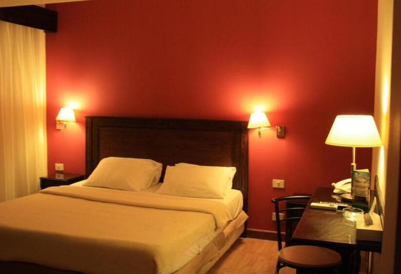اتاق استاندارد با تخت بزرگ, Green Plaza Inn    Business &families Only