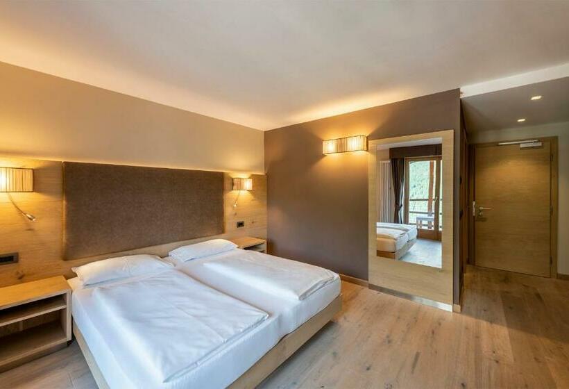 اتاق استاندارد با بالکن, Design & Suite Hotel Ciarnadoi