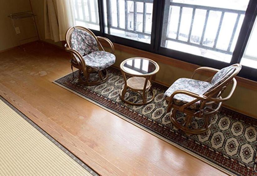 חדר סטנדרט לארבעה, Ryuudo