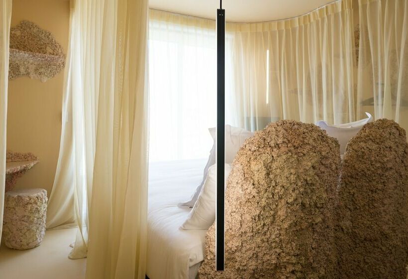 Номер Стандарт, Hôtel La Reine Jane