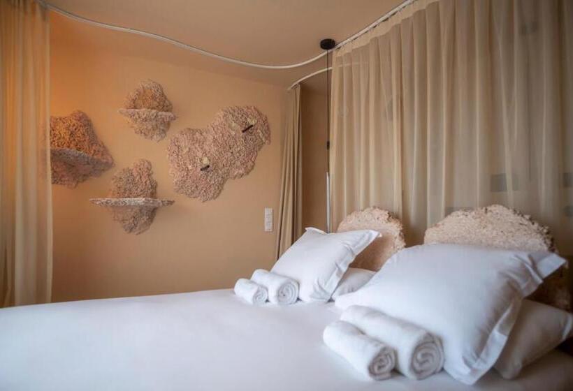 Номер Стандарт, Hôtel La Reine Jane