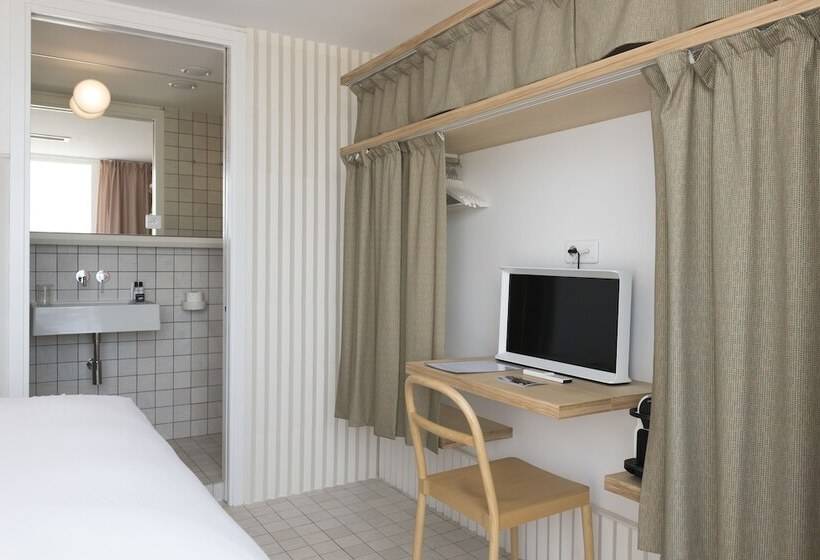 Номер Стандарт Вид на Море с Террасой, Hôtel La Reine Jane
