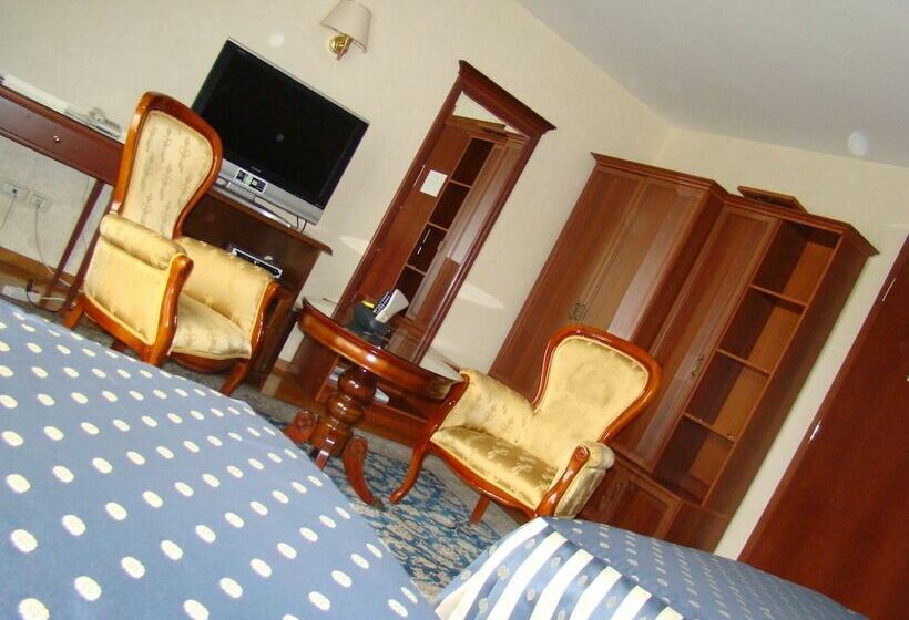 اتاق استاندارد سه نفره, Vila Ariston