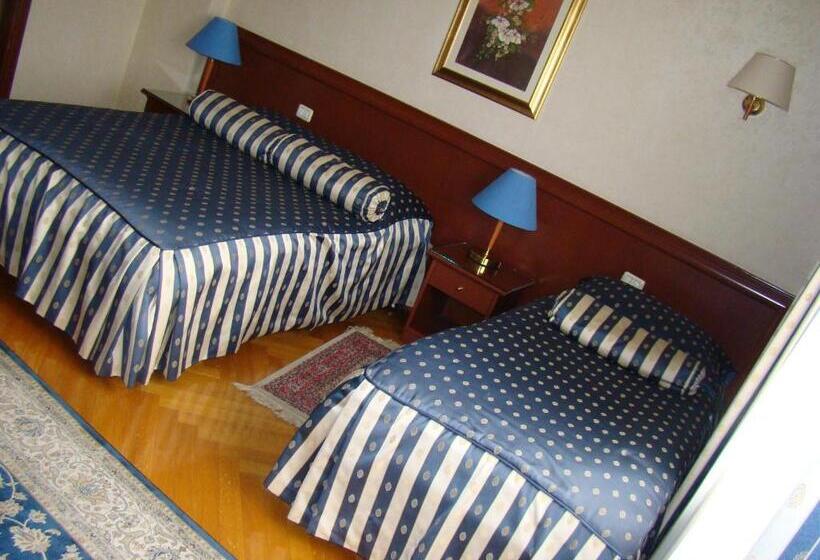 اتاق استاندارد سه نفره, Vila Ariston