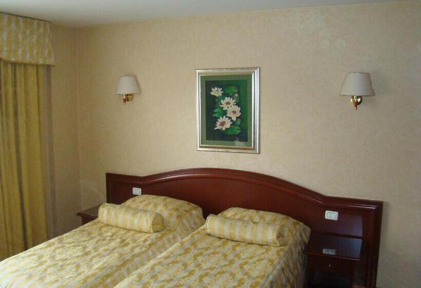 اتاق استاندارد سه نفره, Vila Ariston