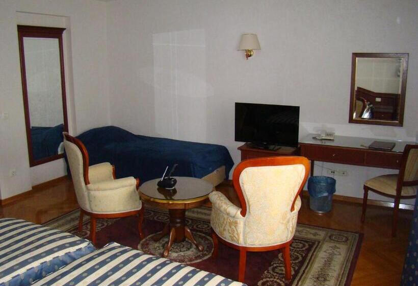اتاق استاندارد سه نفره, Vila Ariston