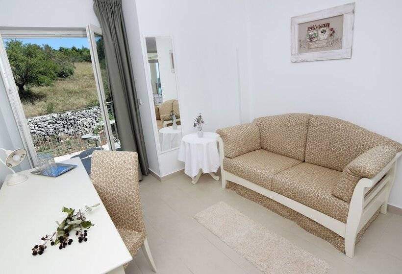 اتاق راحتی با چشم‌انداز دریا, Villa Stefanija Small Boutique Hotel&restaurant
