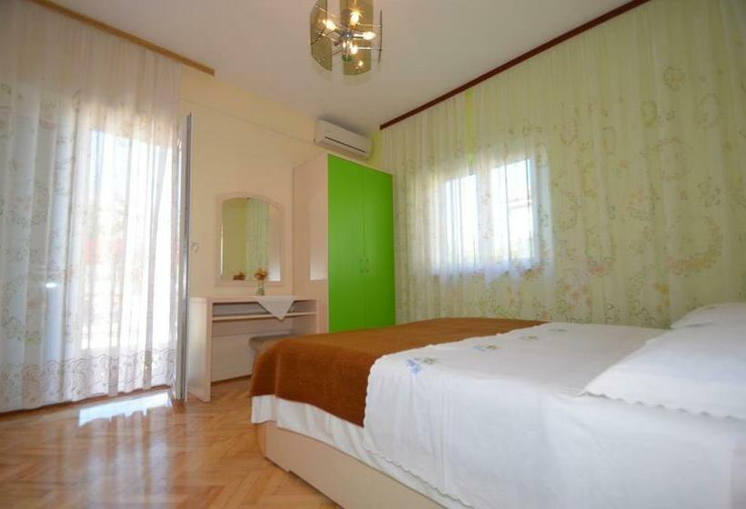 Standard Szoba Erkéllyel, Apartments Europa