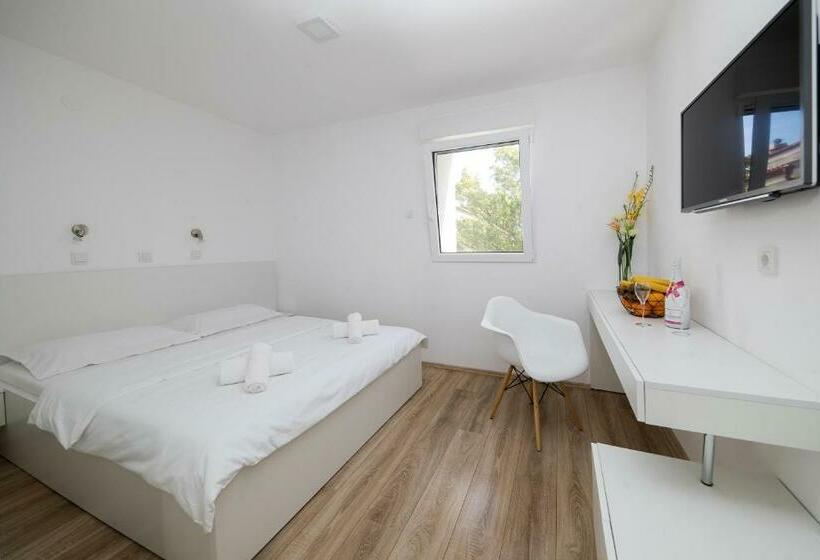 Номер Стандарт Вид на Сад, Rocky Beach Rooms