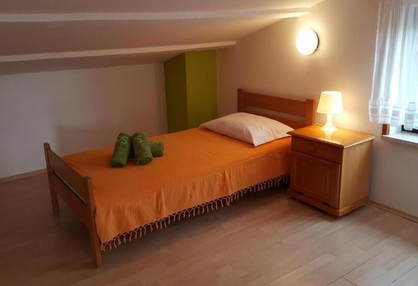 스탠다드 트리플 룸 테라스, Bed & Breakfast Banjole