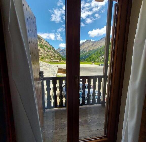 اتاق سوپریور با چشم‌انداز کوهستان, Albergo Gran Paradiso
