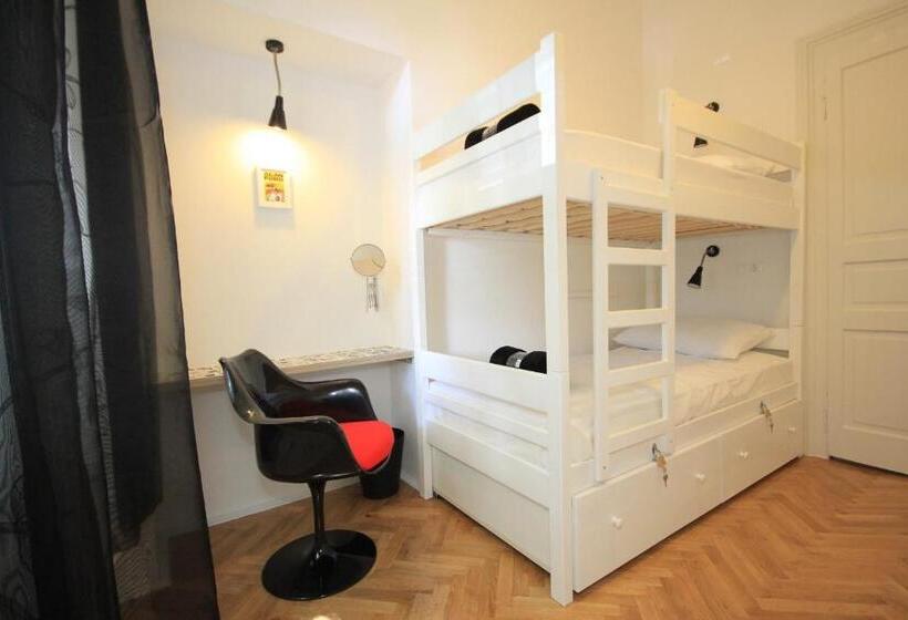 Bed in Shared Room with Shared Bathroom, The Hostel