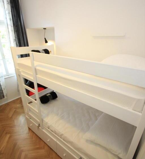 Bed in Shared Room with Shared Bathroom, The Hostel