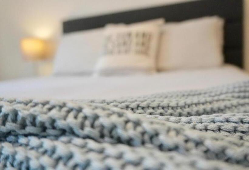 디럭스 룸, 4145 By The Sea Inn & Suites