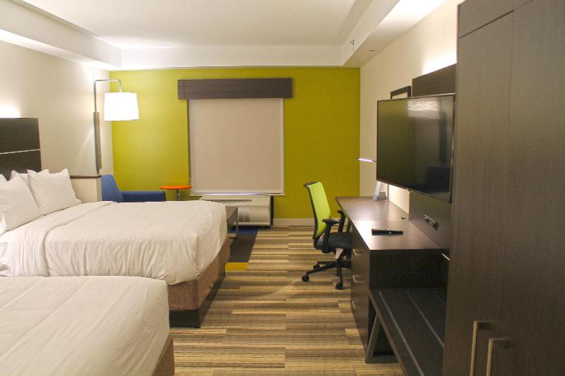 带大床的套房, Holiday Inn Express & Suites   St. Louis South   I 55, An Ihg