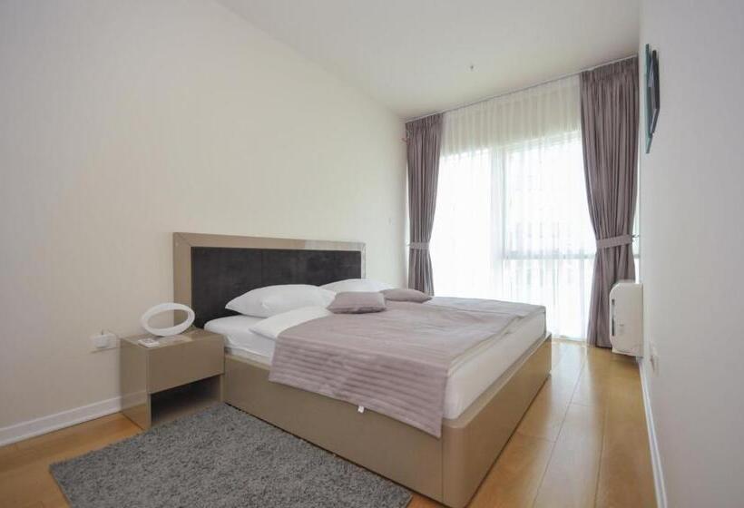 استودیوی استاندارد, Tre Canne