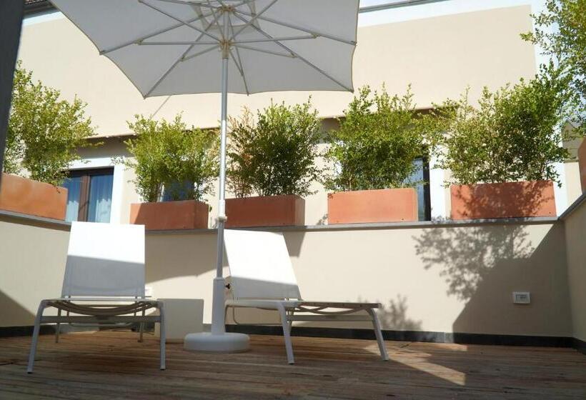 سوییت با چشم‌انداز دریا, Melrose Relais
