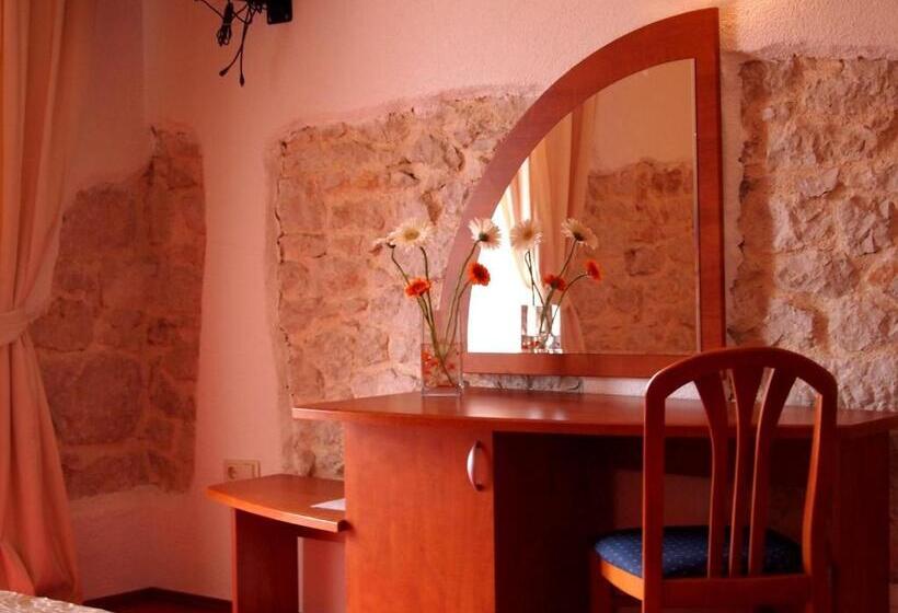 Comfort room with balcony, Villa Barbat