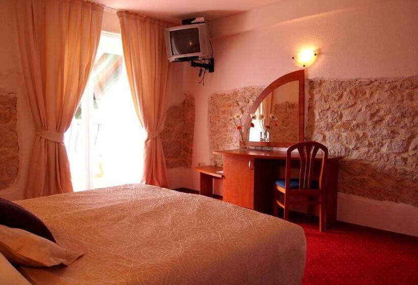 Comfort room with balcony, Villa Barbat