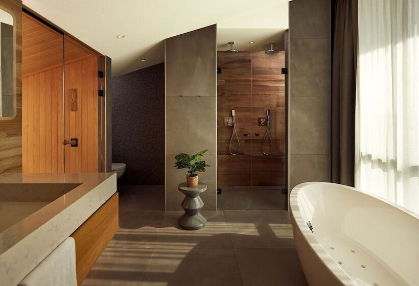 Люкс, Van Der Valk Hotel Leeuwarden