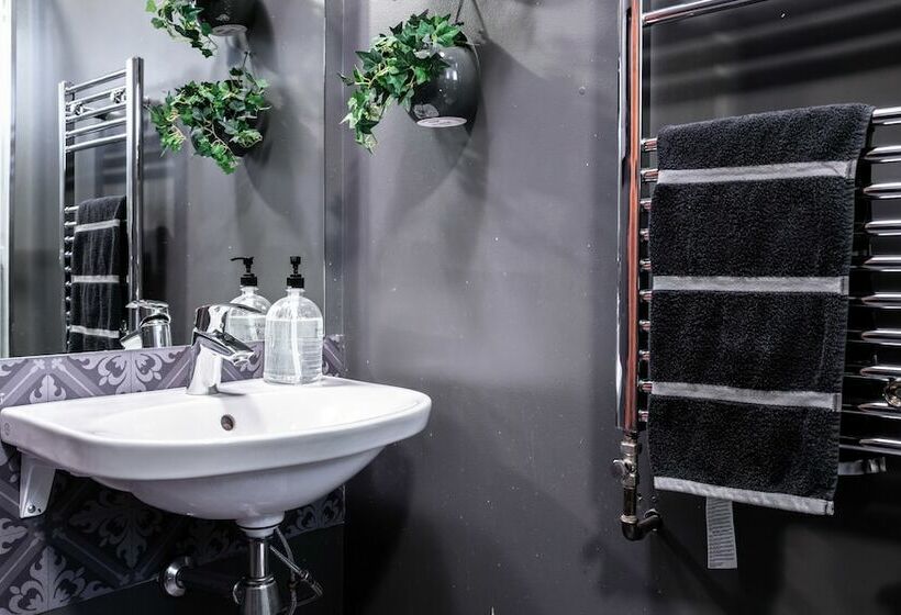 اتاق استاندارد با سرویس بهداشتی مشترک, Au44 Hostel