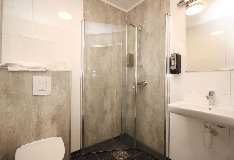 Семейный Номер, Napoli Resturant & Hotell As