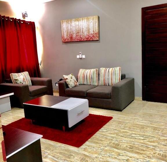 سوییت لوکس, Fawzy