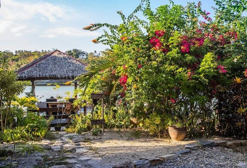 Номер Deluxe Вид на Сад, Edgewater Dive & Spa Resort