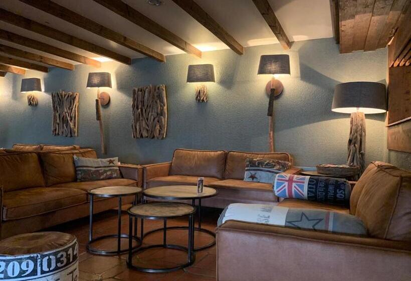 اتاق لوکس با بالکن, Champoussin Lodge