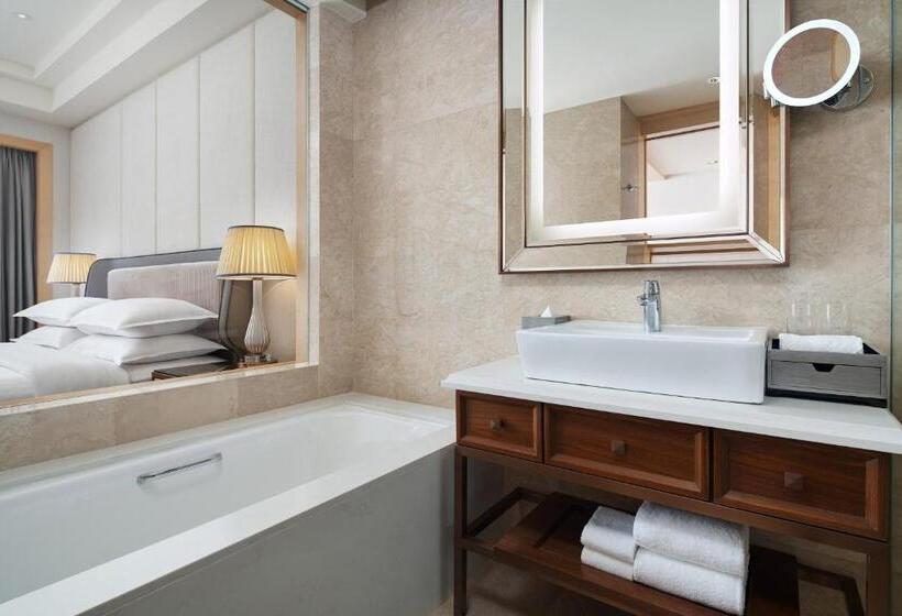 Номер Deluxe Кровать Кинг Вид на Город, Sheraton Petaling Jaya