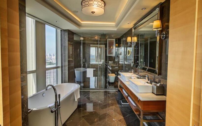 Люкс Executive Кровать Кинг, Sheraton Petaling Jaya