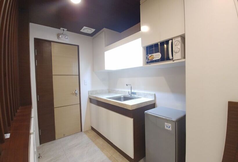 Студия Стандарт, Bed And Bath Serviced Suites