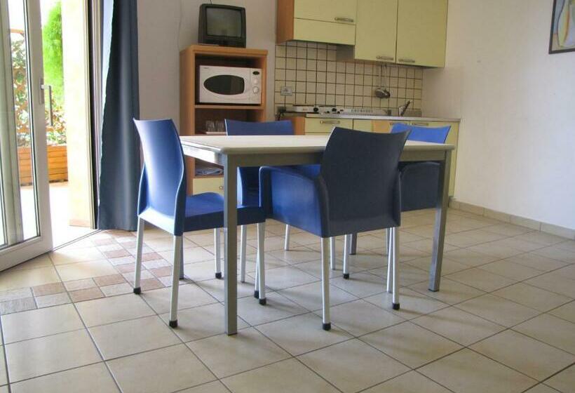 استودیوی استاندارد, Residence Rosemary