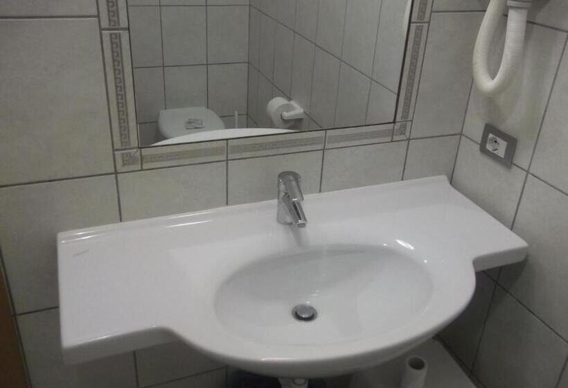 استودیوی استاندارد, Residence Rosemary