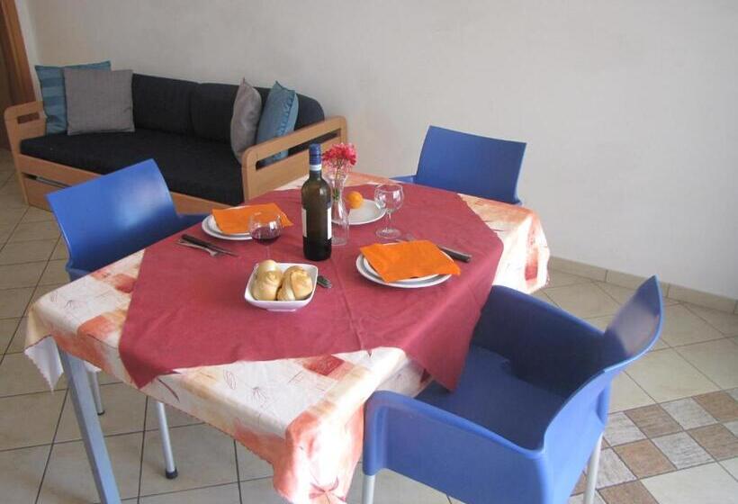 استودیوی استاندارد, Residence Rosemary