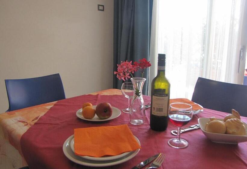 استودیوی استاندارد, Residence Rosemary